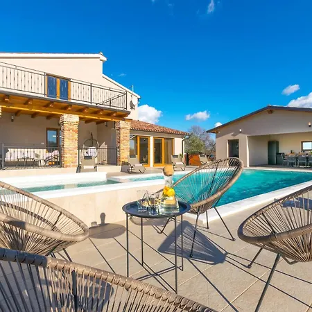 Relaxing Pool Mattuzzi In * Loborika