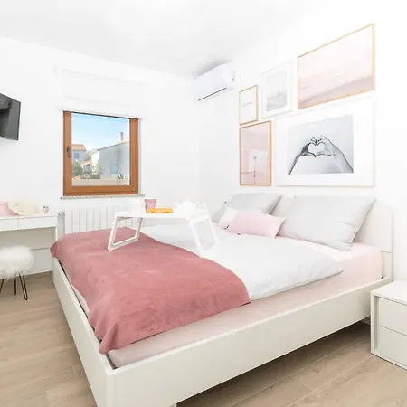 Villa Relaxing Pool Mattuzzi In