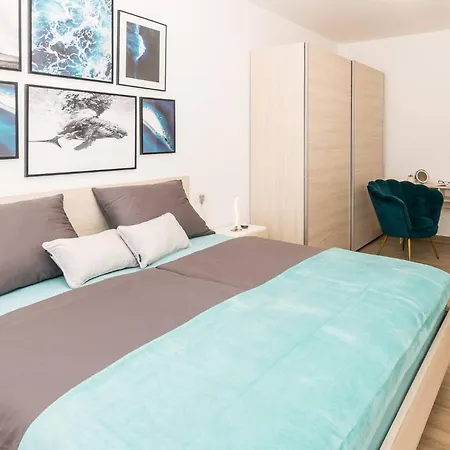 Relaxing Pool Mattuzzi In Villa *