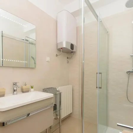 ヴィラ Relaxing Pool Mattuzzi In *