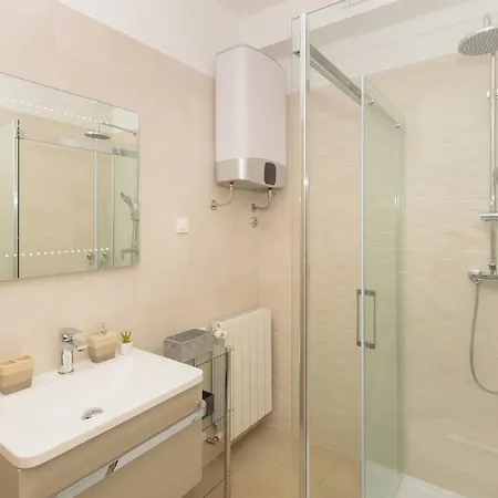 Relaxing Pool Mattuzzi In ヴィラ