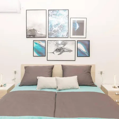 Relaxing Pool Mattuzzi In Villa Loborika