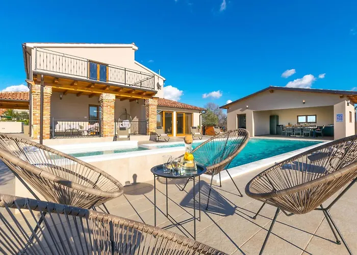 Relaxing Pool Mattuzzi In * Loborika