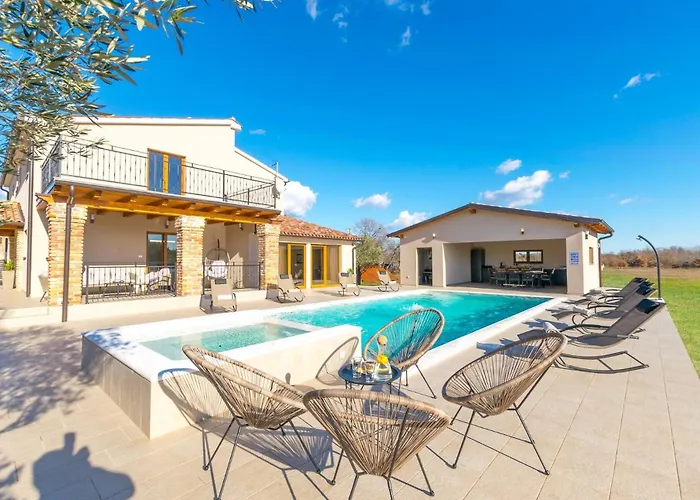 Relaxing Pool Mattuzzi In * Loborika