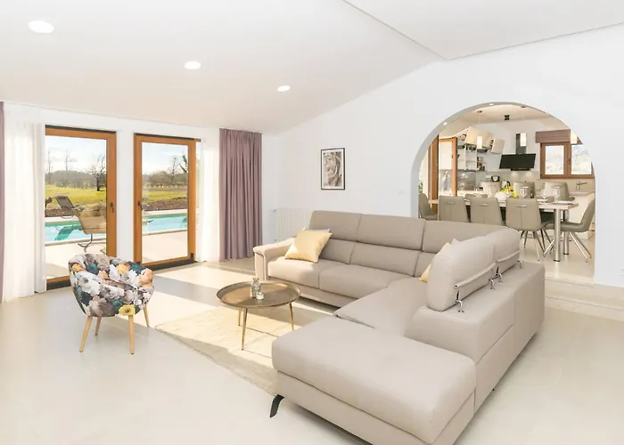 Relaxing Pool Mattuzzi In Loborika