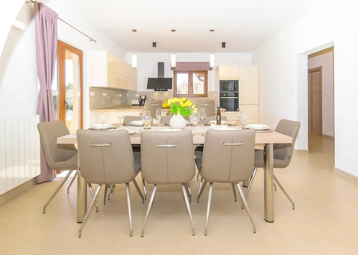 Relaxing Pool Mattuzzi In * Loborika