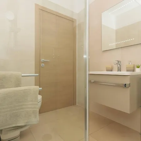 Relaxing Pool Mattuzzi In Loborika