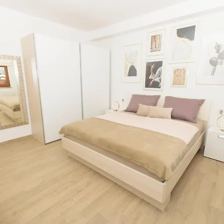 Relaxing Pool Mattuzzi In 别墅